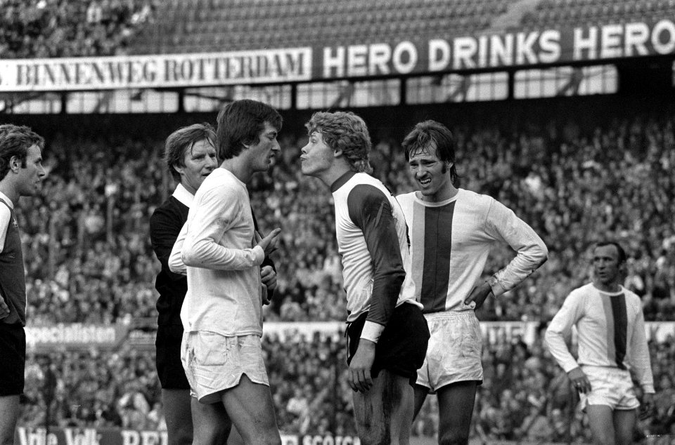 Feijenoord tegen FC Den Haag 3-2 Nico Jansen trekt gekke bekken tegen Simon v, Bestanddeelnr 928-8628