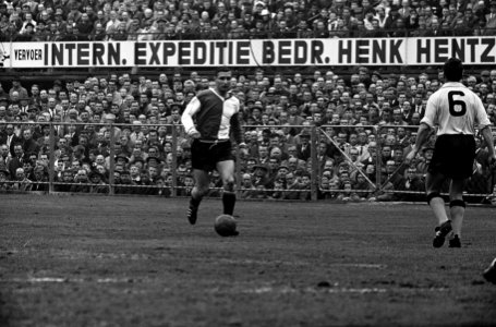 Feijenoord tegen DOS 3-0 Nr 8 Veldhoen, Bestanddeelnr 915-1241