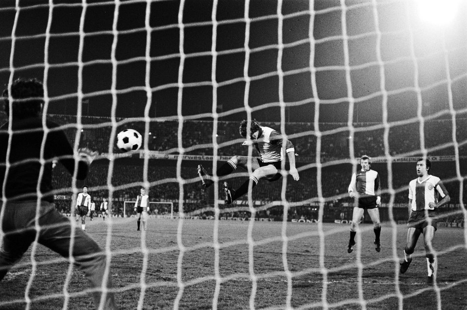 Feijenoord tegen Espagnol (Uefa) Kreuz kopt eerste doelp langs keeper Fernandez, Bestanddeelnr 928-9270
