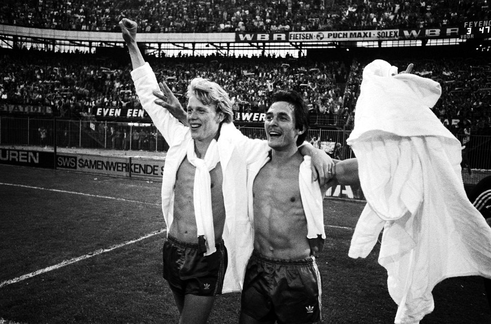 Feijenoord tegen Ajax 3-1, KNVB beker finale juichende Petursson (links) en Ja, Bestanddeelnr 930-8306