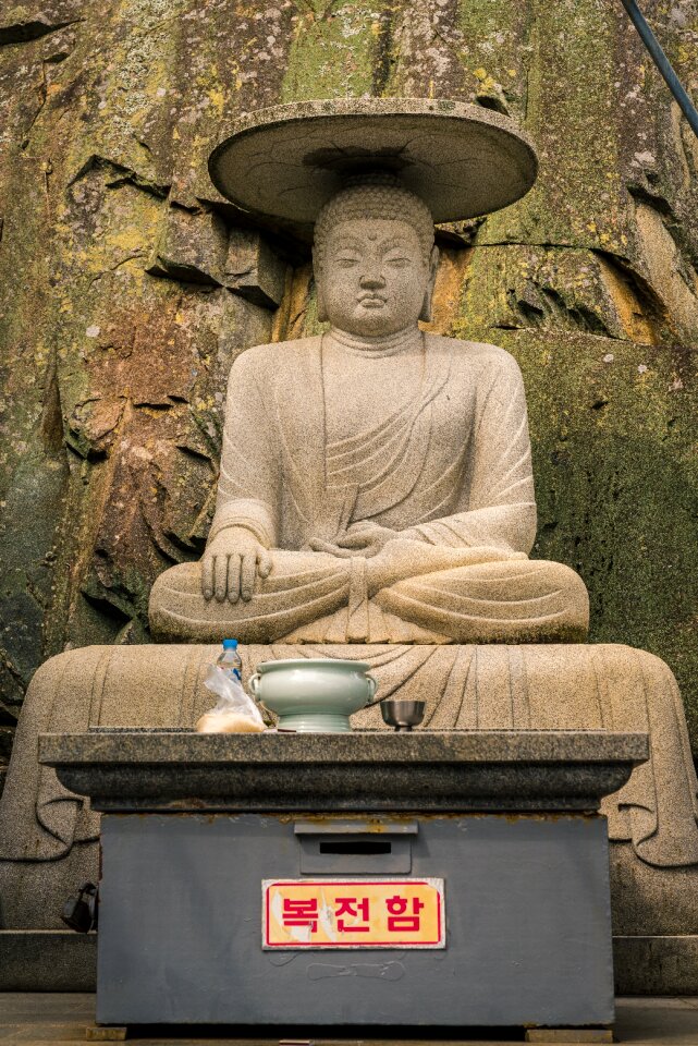 Sculpture zen brown buddha