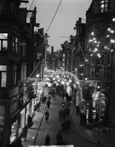 Feest kerstverlichting Kalverstraat Amsterdam, Bestanddeelnr 906-8861
