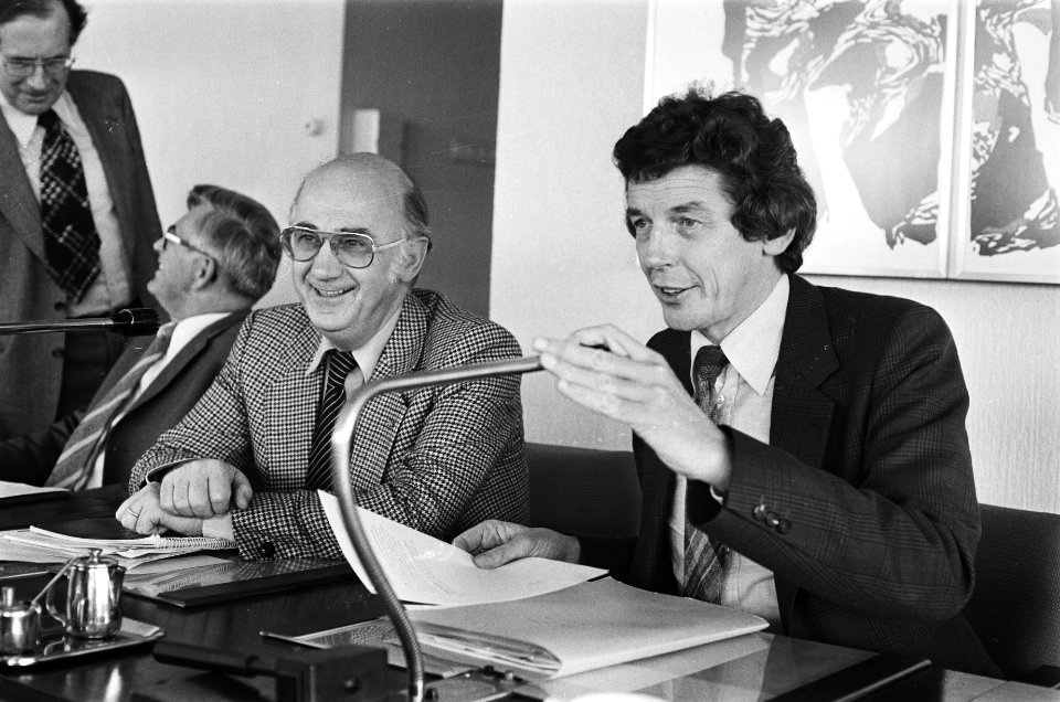 Federatieraad FNV in Amsterdam Spit (l) en Kok (r), Bestanddeelnr 930-0057
