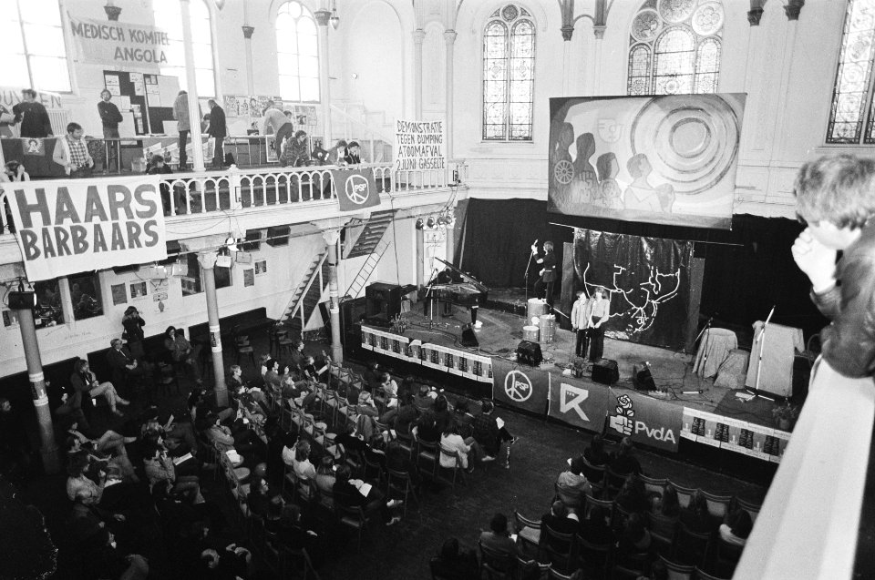 Feestelijke 1 mei bijeenkomst in Paradiso, Bestanddeelnr 930-2507