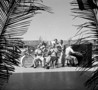 Feest in een militair kamp in Savaneta op Aruba, Bestanddeelnr 252-7997