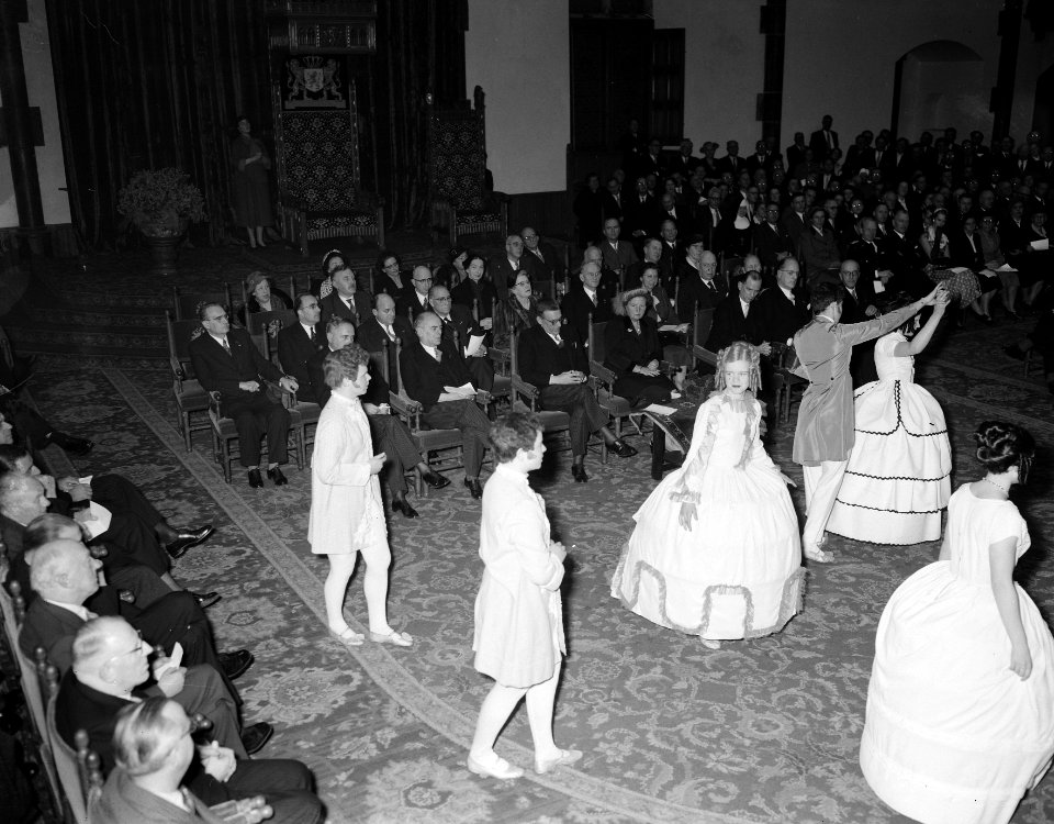 Feestelijke viering van 50 jaar kinderwetten in de Ridderzaal wordt in historis, Bestanddeelnr 907-4763