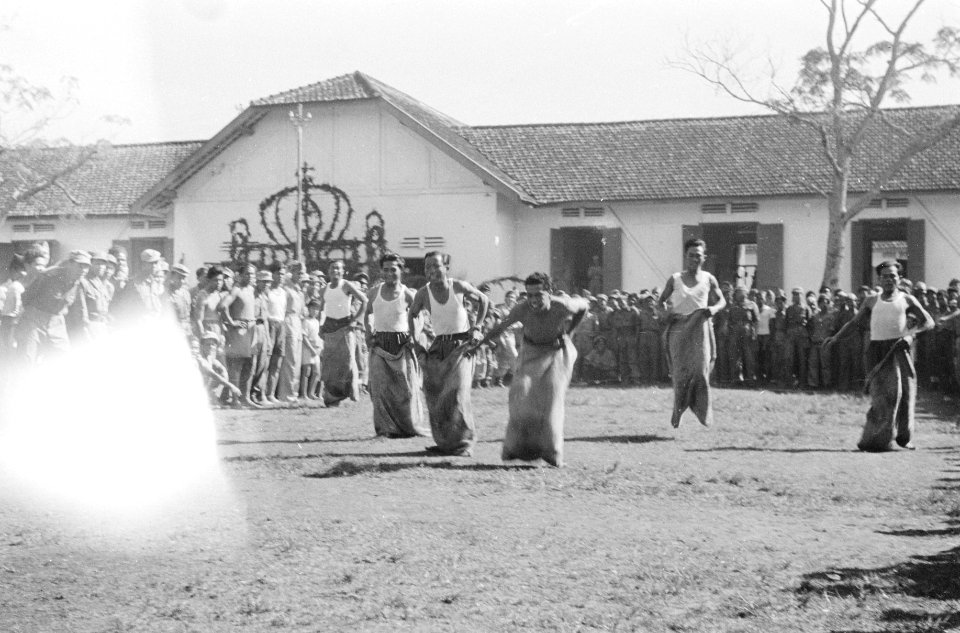 Feestelijkheden 2 jarig bestaan 11e Bewakingsbataljon te Bandoeng zaklopen, Bestanddeelnr 1639-1-2