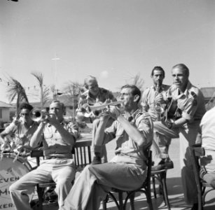 Feest in een militair kamp in Savaneta op Aruba, Bestanddeelnr 252-7999