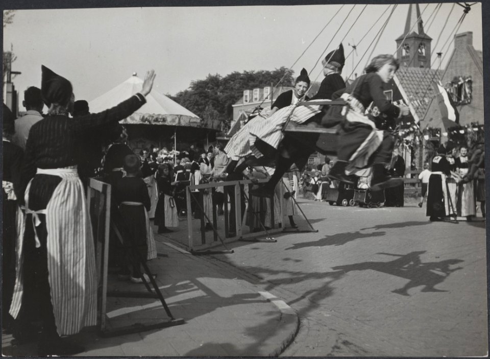 Feestelijkheden en kermis in Volendam, na de bevrijding, Bestanddeelnr 512 011