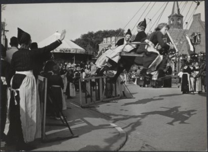 Feestelijkheden en kermis in Volendam, na de bevrijding, Bestanddeelnr 512 011