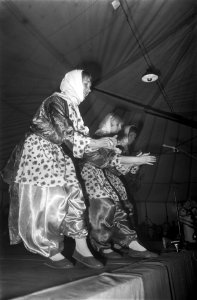 Feestdag voor Turkse gastarbeiders in Vondelpark, Amsterdam folkloristische dans, Bestanddeelnr 922-1553