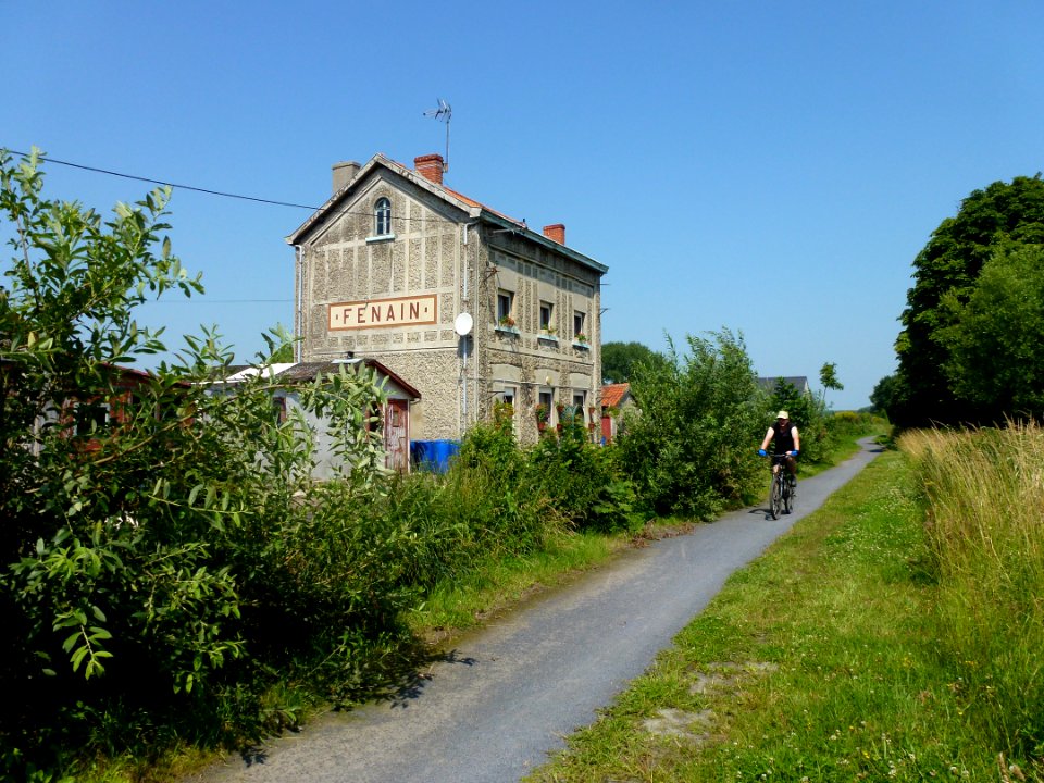 Fenain (Nord, Fr) ancienne gare, voie verte de la Plaine de la Scarpe