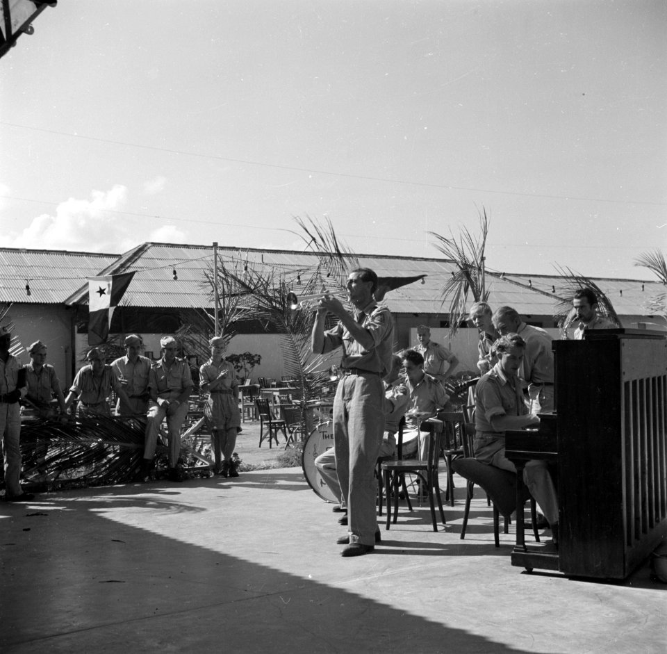 Feest in een militair kamp in Savaneta op Aruba, Bestanddeelnr 252-7996