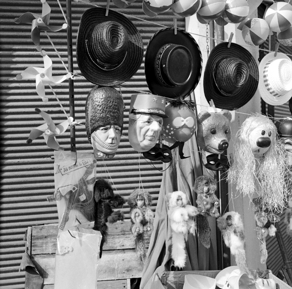 Feestartikelen op de vlooienmarkt, Bestanddeelnr 254-0564