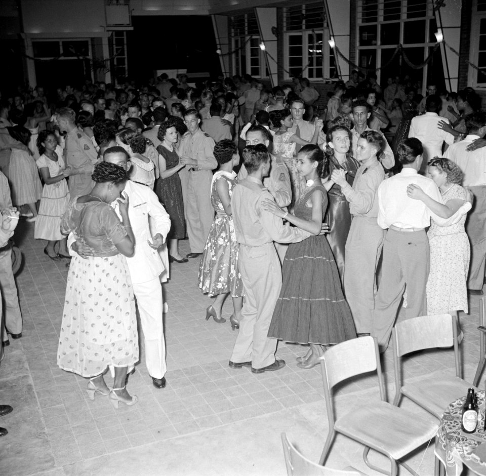 Feest in Paramaribo, Bestanddeelnr 252-2564