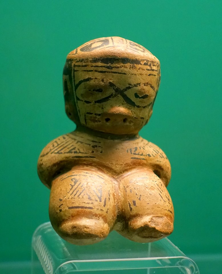 Female shaman, Nicoya, Costa Rica, ceramic - Naturhistorisches Museum Nürnberg - Nuremberg, Germany - DSC04086