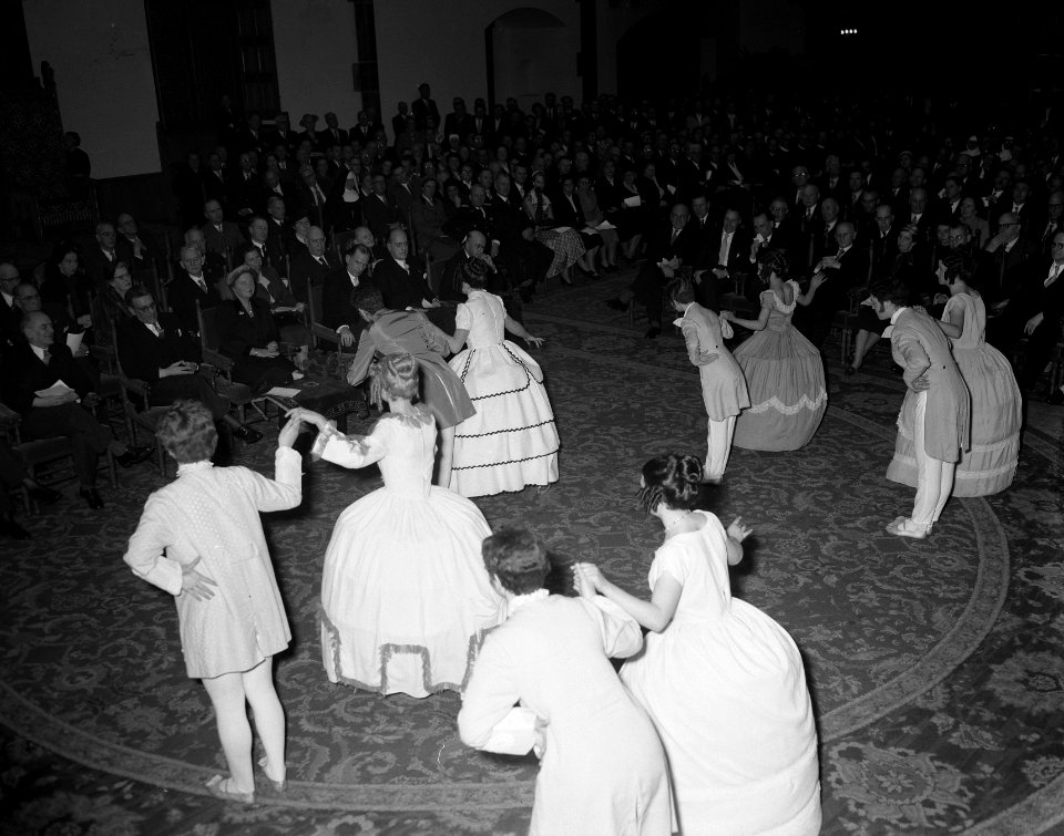 Feestelijke viering van 50 jaar kinderwetten in de Ridderzaal wordt in historis, Bestanddeelnr 907-4765