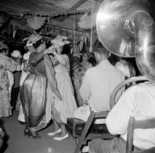 Feest in Paramaribo, Bestanddeelnr 252-2471