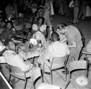 Feest in Paramaribo, Bestanddeelnr 252-2558