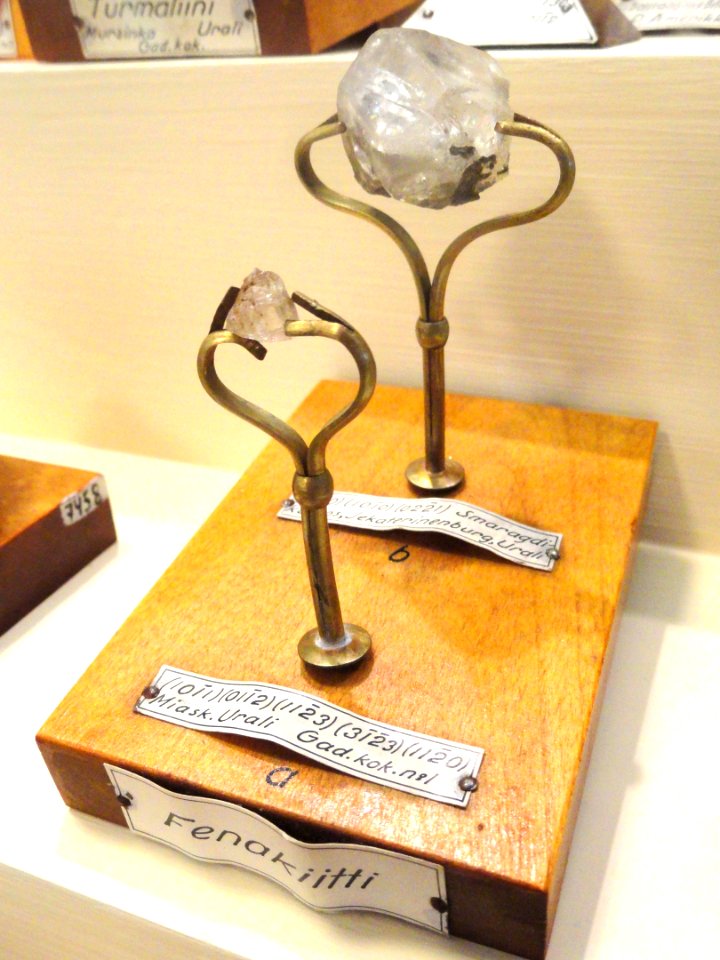 Fenakiiti - Mineral Cabinet (Arppeanum) - DSC05494