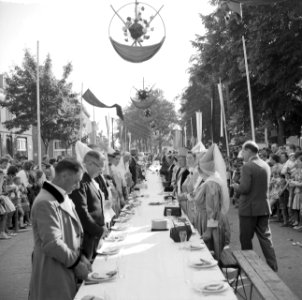 Feest in Huissen Overzicht van de maaltijd, Bestanddeelnr 912-6555