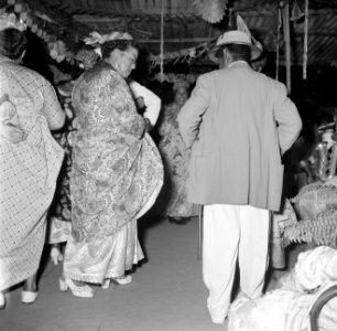 Feest in Paramaribo, Bestanddeelnr 252-2453