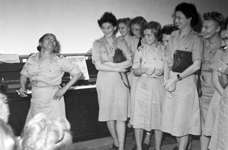 Feestavond 22 maart afscheid kapt. Smit VK-KNIL, Bestanddeelnr 1592-1-2