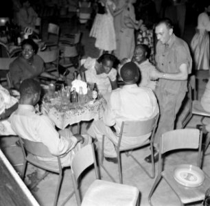 Feest in Paramaribo, Bestanddeelnr 252-2566