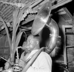 Feest in Paramaribo, Bestanddeelnr 252-2472