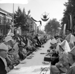 Feest in Huissen Overzicht van de maaltijd, Bestanddeelnr 912-6554