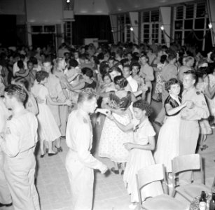 Feest in Paramaribo, Bestanddeelnr 252-2561