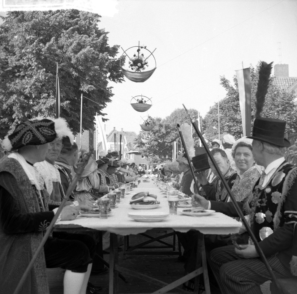 Feest in Huissen Overzicht van de maaltijd, Bestanddeelnr 912-6553
