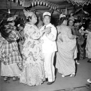 Feest in Paramaribo, Bestanddeelnr 252-2476