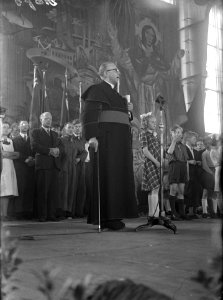 Feest van de Arbeid . De Deken van Amsterdam spreekt, Bestanddeelnr 902-1675