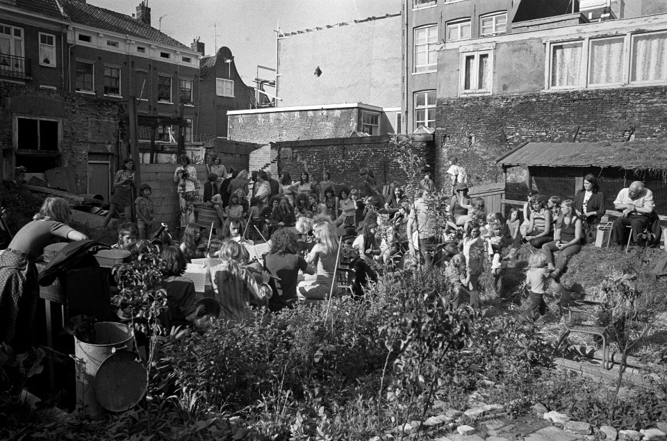 Feest in stadsboerderij in de Jordaan, Bestanddeelnr 926-4995