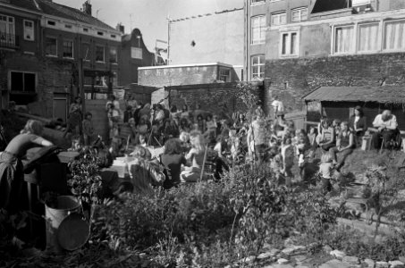 Feest in stadsboerderij in de Jordaan, Bestanddeelnr 926-4995