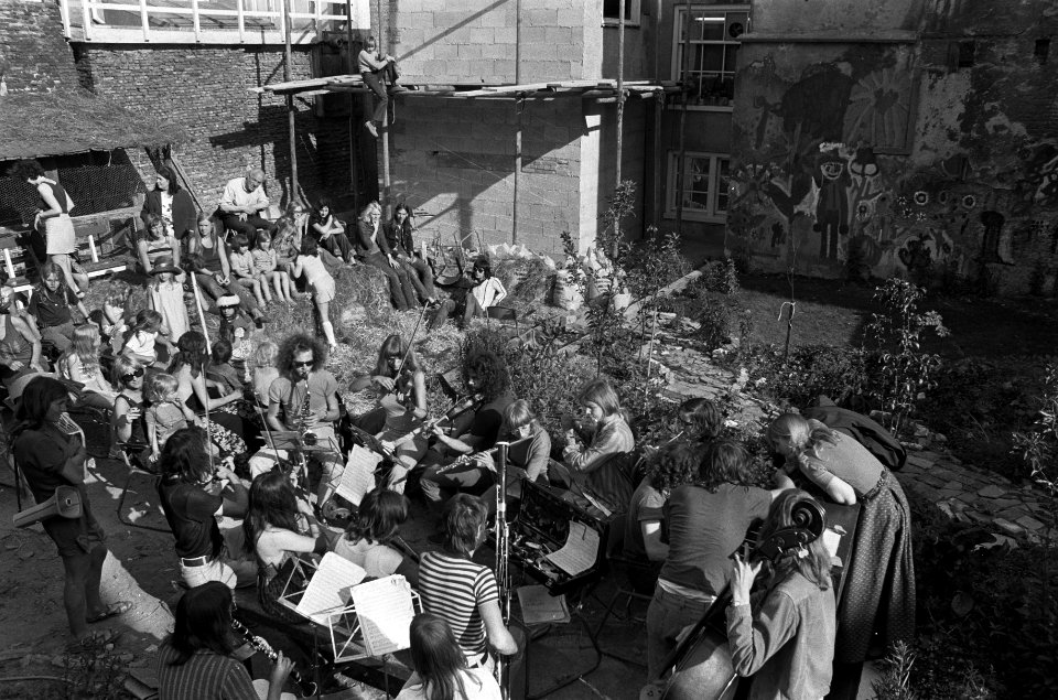 Feest in stadsboerderij in de Jordaan, Bestanddeelnr 926-4994