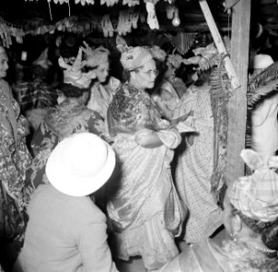 Feest in Paramaribo, Bestanddeelnr 252-2450