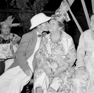 Feest in Paramaribo, Bestanddeelnr 252-2486