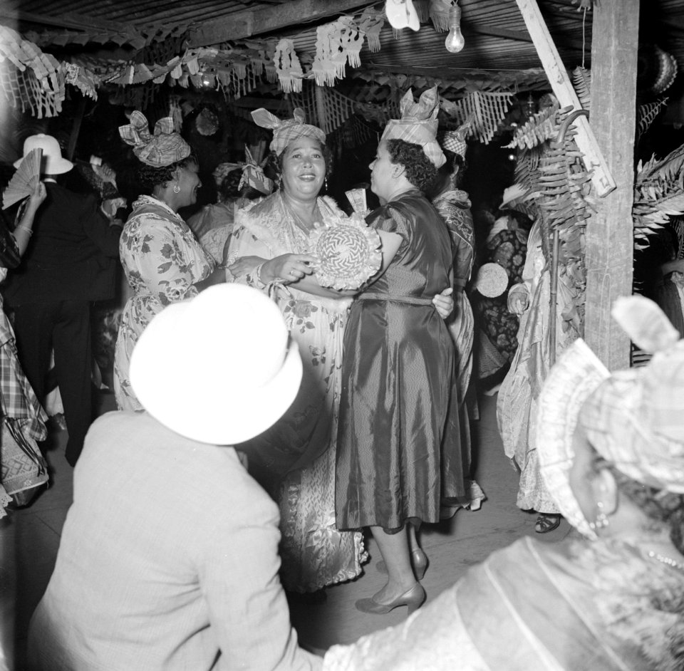 Feest in Paramaribo, Bestanddeelnr 252-2446