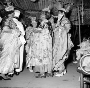 Feest in Paramaribo, Bestanddeelnr 252-2457