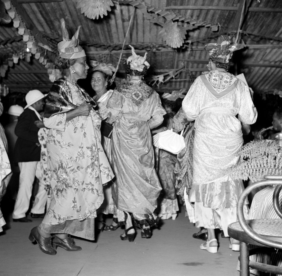 Feest in Paramaribo, Bestanddeelnr 252-2452