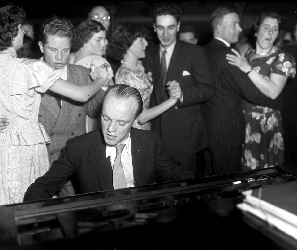 Feestavond meisjes HBS Bond VIVAT Rotterdam, Bestanddeelnr 904-3656