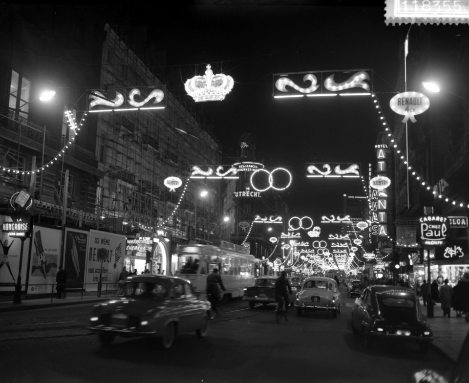 Feestverlichting in Brussel tgv het komende huwelijk van Koning Boudewijn , v, Bestanddeelnr 911-8355