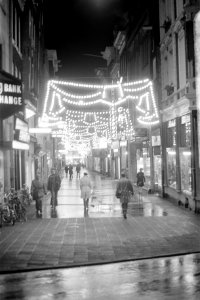 Feestverlichting in Amsterdam, Kalverstraat verlicht, Bestanddeelnr 926-0448