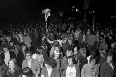 Feestvreugde in Amsterdam na winnen Europacup door Ajax, feestvreugde op de Dam, Bestanddeelnr 926-4471
