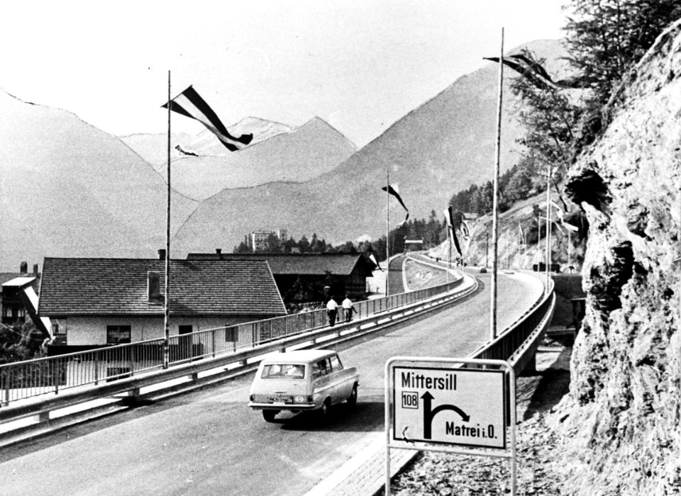 Felbertauernstraße geopend in Oostenrijk, Bestanddeelnr 920-4475 (cropped)