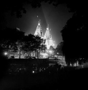 Feestverlichting in Amsterdam Het Rijksmuseum, Bestanddeelnr 255-7302