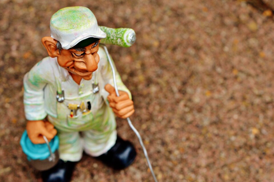 Figure painter working paint