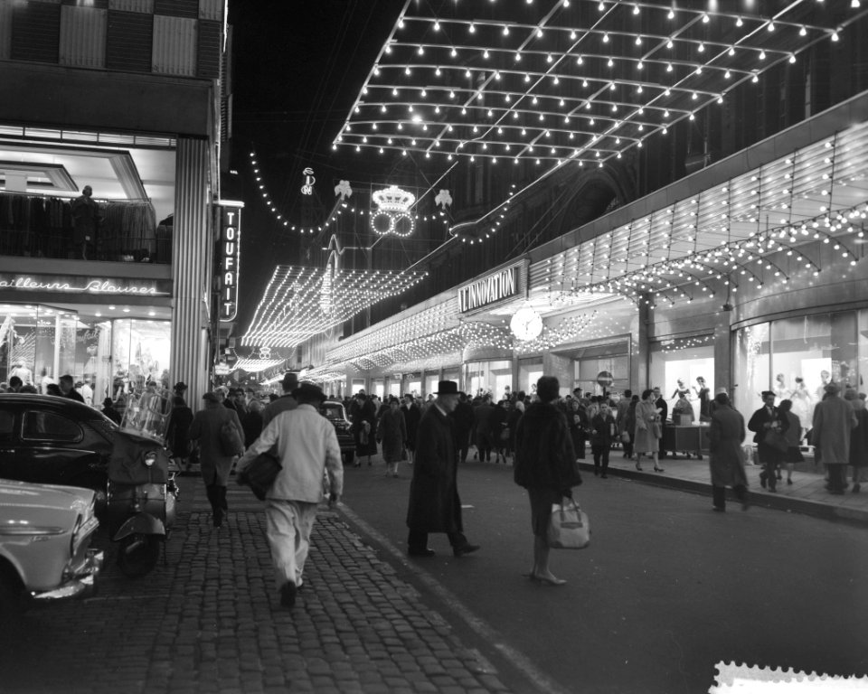 Feestverlichting in Brussel tgv het komende huwelijk van Koning Boudewijn , v, Bestanddeelnr 911-8359